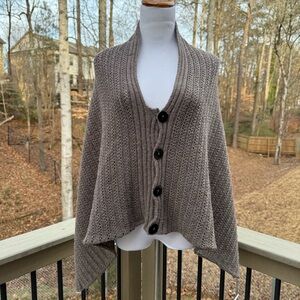 Fisherman out of Ireland knit poncho with buttons